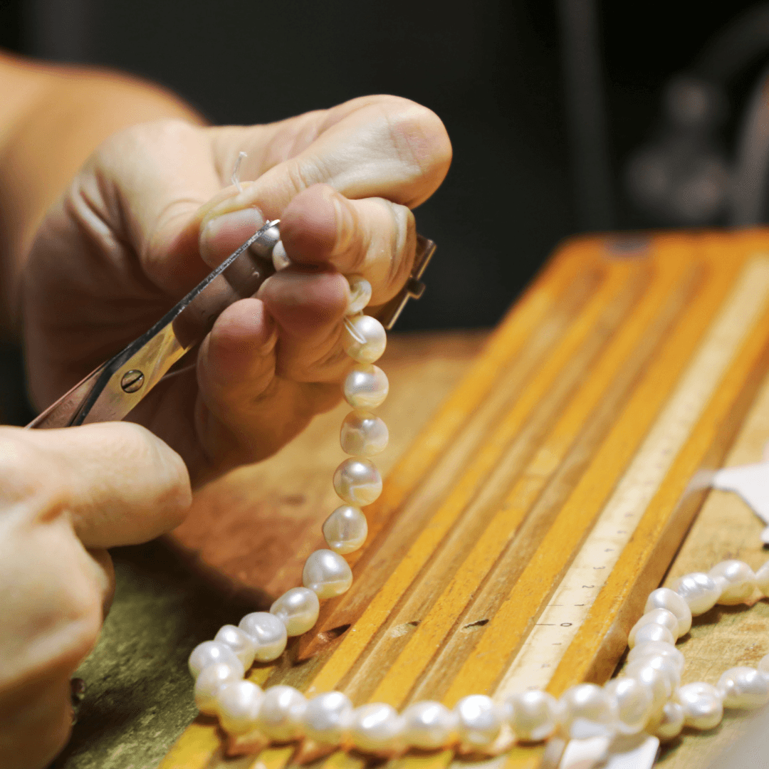 ด้ายร้อยลูกปัดโพลีเอสเตอร์: คู่มือเลือกให้ทน สีสด สำหรับงานเครื่องประดับ